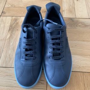 Chanel sneaker like new